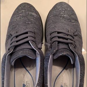 Size 9 NurseMate Align shoes